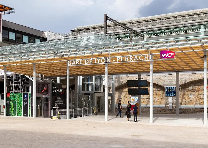 Maison à 2 Pas De Centre Proche Tram, Métro